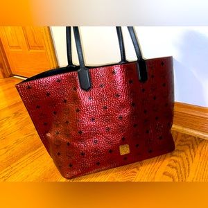 MCM Metallic Visetos Shopper Tote Scooter Red